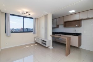 Apartamento com 58m², 2 dormitórios no bairro Azenha em Porto Alegre para Alugar