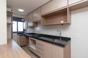 Apartamento com 58m², 2 dormitórios no bairro Azenha em Porto Alegre para Alugar