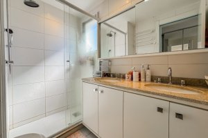 Apartamento com 128m², 3 dormitórios no bairro Jardim do Salso em Porto Alegre para Alugar