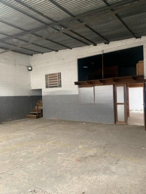 Depósito com 321m² no bairro Navegantes em Porto Alegre para Alugar