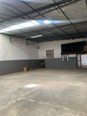 Depósito com 321m² no bairro Navegantes em Porto Alegre para Alugar