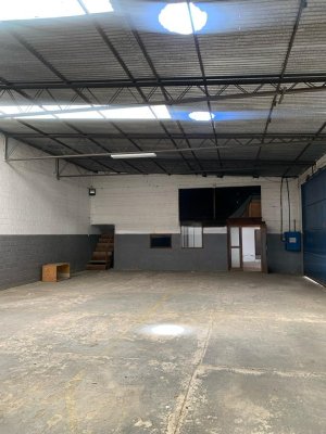 Depósito com 321m² no bairro Navegantes em Porto Alegre para Alugar