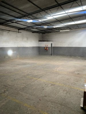 Depósito com 321m² no bairro Navegantes em Porto Alegre para Alugar