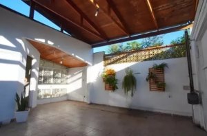 Casa com 220m², 3 dormitórios no bairro Parque Santa Fé em Porto Alegre para Alugar