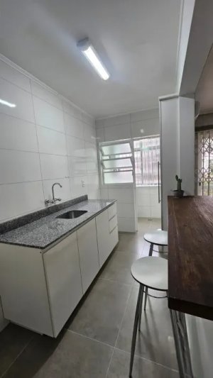 Apartamento com 64m², 2 dormitórios no bairro Higienópolis em Porto Alegre para Alugar