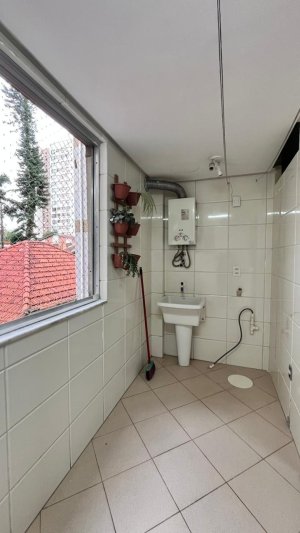 Apartamento com 110m², 3 dormitórios no bairro Passo da Areia em Porto Alegre para Alugar