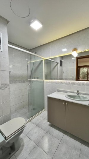 Apartamento com 110m², 3 dormitórios no bairro Passo da Areia em Porto Alegre para Alugar