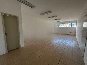Sala Comercial com 57m² no bairro Jardim Floresta em Porto Alegre para Alugar
