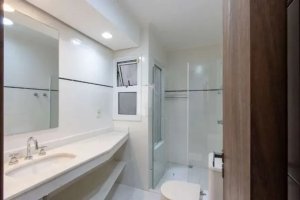 Casa com 450m², 4 dormitórios no bairro Cristal em Porto Alegre para Alugar