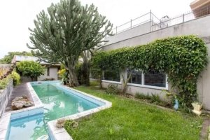 Casa com 450m², 4 dormitórios no bairro Cristal em Porto Alegre para Alugar