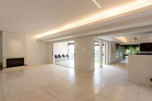 Casa com 450m², 4 dormitórios no bairro Cristal em Porto Alegre para Alugar