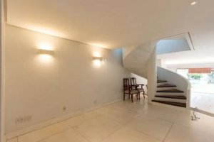 Casa com 450m², 4 dormitórios no bairro Cristal em Porto Alegre para Alugar