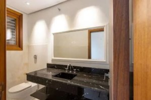 Casa com 450m², 4 dormitórios no bairro Cristal em Porto Alegre para Alugar