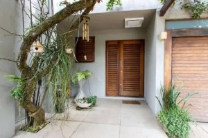 Casa com 450m², 4 dormitórios no bairro Cristal em Porto Alegre para Alugar