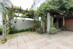 Casa com 450m², 4 dormitórios no bairro Cristal em Porto Alegre para Alugar