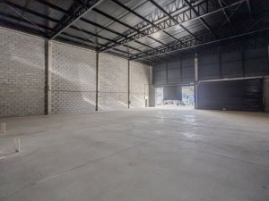 Loja com 150m² no bairro Camaquã em Porto Alegre para Alugar