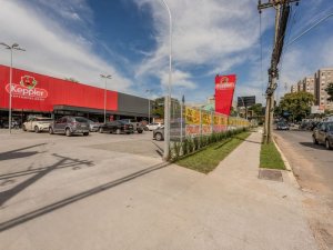 Loja com 150m² no bairro Camaquã em Porto Alegre para Alugar