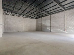 Loja com 150m² no bairro Camaquã em Porto Alegre para Alugar