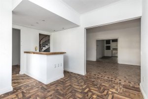 Casa com 240m², 4 dormitórios no bairro Petrópolis em Porto Alegre para Alugar