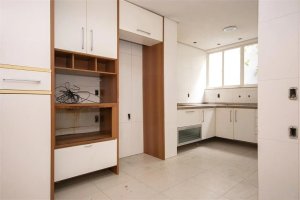 Casa com 240m², 4 dormitórios no bairro Petrópolis em Porto Alegre para Alugar