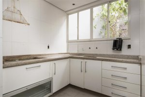 Casa com 240m², 4 dormitórios no bairro Petrópolis em Porto Alegre para Alugar