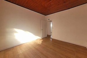 Casa com 240m², 3 dormitórios no bairro Azenha em Porto Alegre para Alugar
