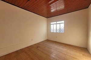 Casa com 240m², 3 dormitórios no bairro Azenha em Porto Alegre para Alugar