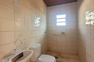 Casa com 240m², 3 dormitórios no bairro Azenha em Porto Alegre para Alugar