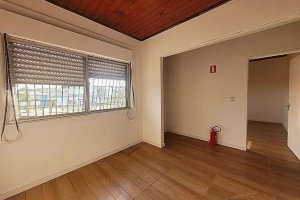 Casa com 240m², 3 dormitórios no bairro Azenha em Porto Alegre para Alugar