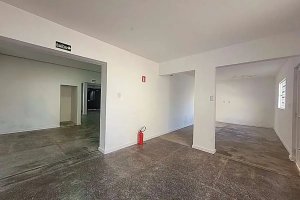 Casa com 240m², 3 dormitórios no bairro Azenha em Porto Alegre para Alugar