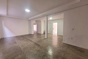 Casa com 240m², 3 dormitórios no bairro Azenha em Porto Alegre para Alugar