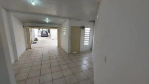 Casa com 90m², 2 dormitórios no bairro Medianeira em Porto Alegre para Alugar