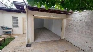 Casa com 90m², 2 dormitórios no bairro Medianeira em Porto Alegre para Alugar