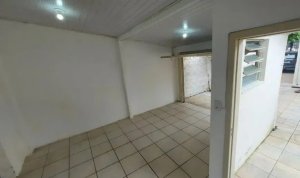 Casa com 90m², 2 dormitórios no bairro Medianeira em Porto Alegre para Alugar