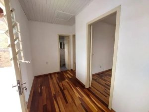 Casa com 90m², 2 dormitórios no bairro Medianeira em Porto Alegre para Alugar