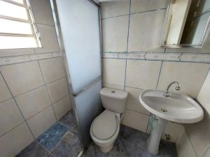 Casa com 90m², 2 dormitórios no bairro Medianeira em Porto Alegre para Alugar