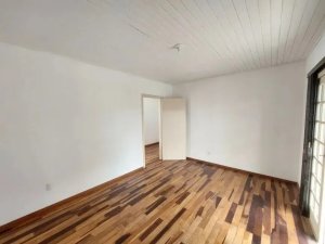 Casa com 90m², 2 dormitórios no bairro Medianeira em Porto Alegre para Alugar