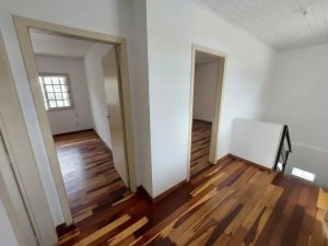 Casa com 90m², 2 dormitórios no bairro Medianeira em Porto Alegre para Alugar
