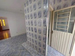 Casa com 90m², 2 dormitórios no bairro Medianeira em Porto Alegre para Alugar