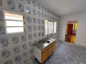 Casa com 90m², 2 dormitórios no bairro Medianeira em Porto Alegre para Alugar