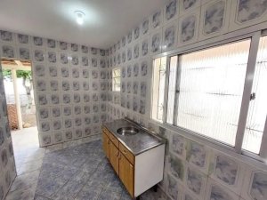 Casa com 90m², 2 dormitórios no bairro Medianeira em Porto Alegre para Alugar