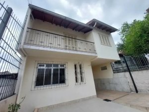 Casa com 90m², 2 dormitórios no bairro Medianeira em Porto Alegre para Alugar