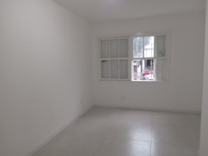 Apartamento com 75m², 2 dormitórios no bairro Petrópolis em Porto Alegre para Alugar