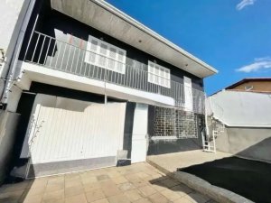 Casa com 163m², 3 dormitórios no bairro São Sebastião em Porto Alegre para Alugar