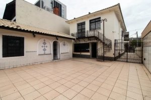Casa com 310m², 3 dormitórios no bairro Menino Deus em Porto Alegre para Alugar