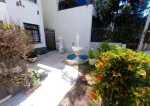Casa com 310m², 3 dormitórios no bairro Menino Deus em Porto Alegre para Alugar