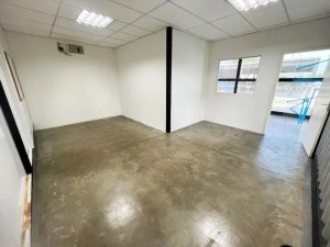 Prédio Comercial no bairro Navegantes em Porto Alegre para Alugar