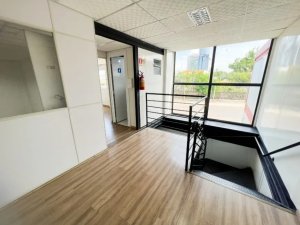 Prédio Comercial no bairro Navegantes em Porto Alegre para Alugar