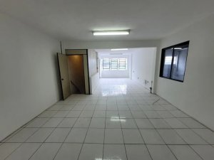 Depósito com 512m² no bairro Sarandi em Porto Alegre para Alugar