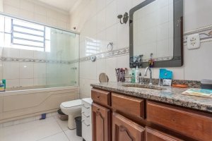 Casa com 387m², 3 dormitórios no bairro Vila Ipiranga em Porto Alegre para Alugar